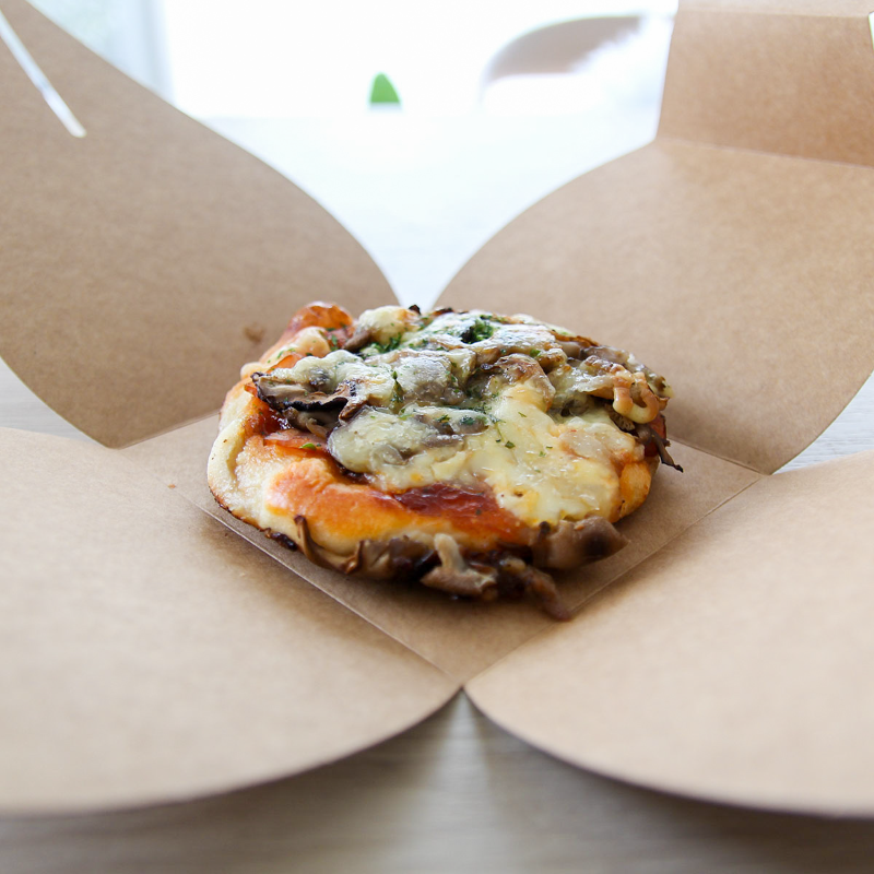 お皿代わりに広げて食べたらそのままゴミ箱に捨てるだけ！